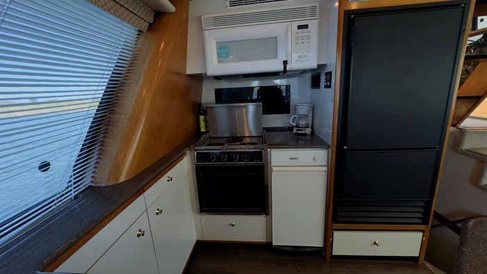 1998 Bayliner 4788  Pilot house Photo 16 of 51