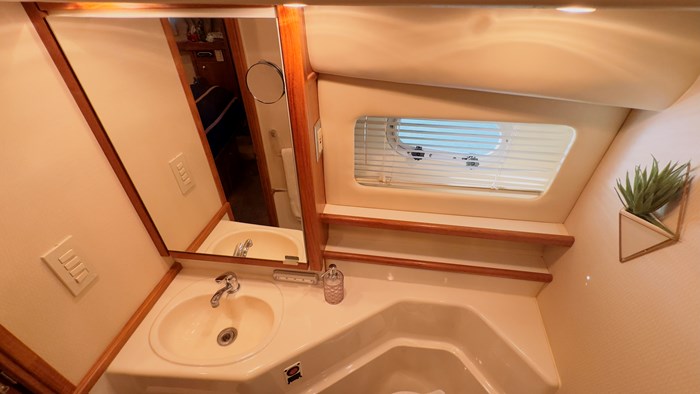 1998 Bayliner 4788  Pilot house Photo 30 of 51