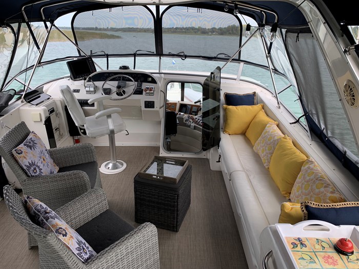 1998 Bayliner 4788  Pilot house Photo 38 of 51