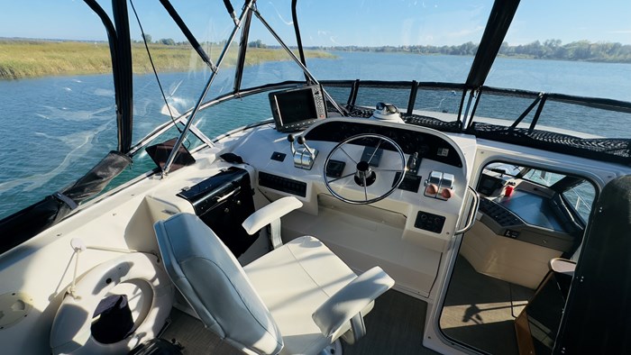1998 Bayliner 4788  Pilot house Photo 39 of 51