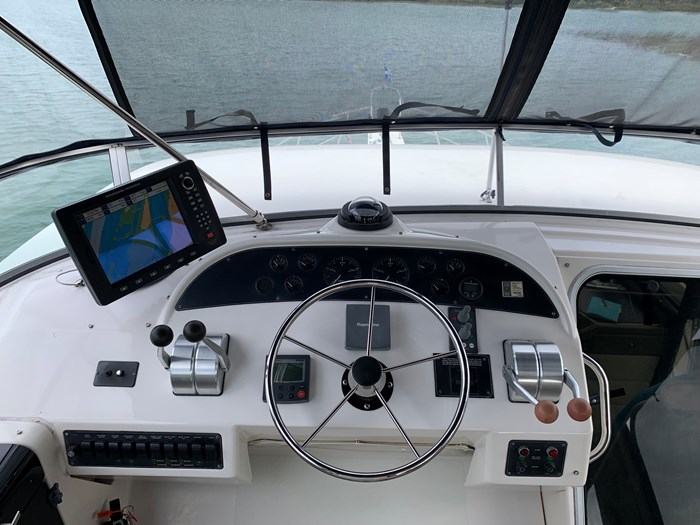 1998 Bayliner 4788  Pilot house Photo 40 of 51
