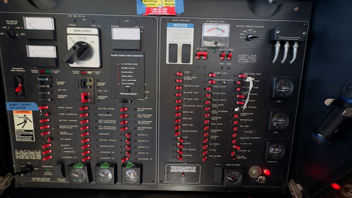 1998 Bayliner 4788  Pilot house Photo 50 of 51