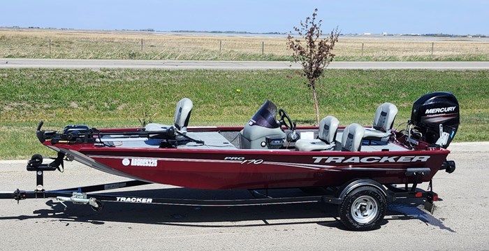 2018 Tracker Pro 170 Jet Power Photo 2 of 9