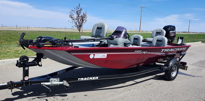 2018 Tracker Pro 170 Jet Power Photo 3 of 9