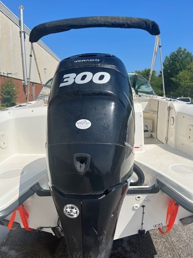 2014 Boston Whaler 230 Vantage Photo 6 of 7