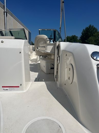 2014 Boston Whaler 230 Vantage Photo 5 of 7