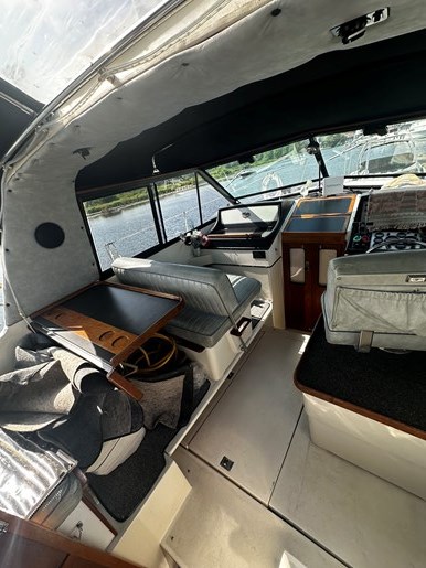 1986 Carver Riviera 28 Photo 6 of 21
