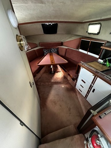 1986 Carver Riviera 28 Photo 10 of 21