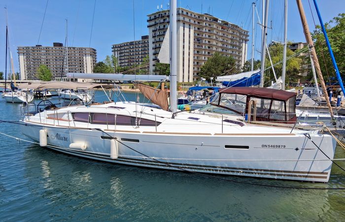 2017 Jeanneau 44 DS Photo 2 of 44