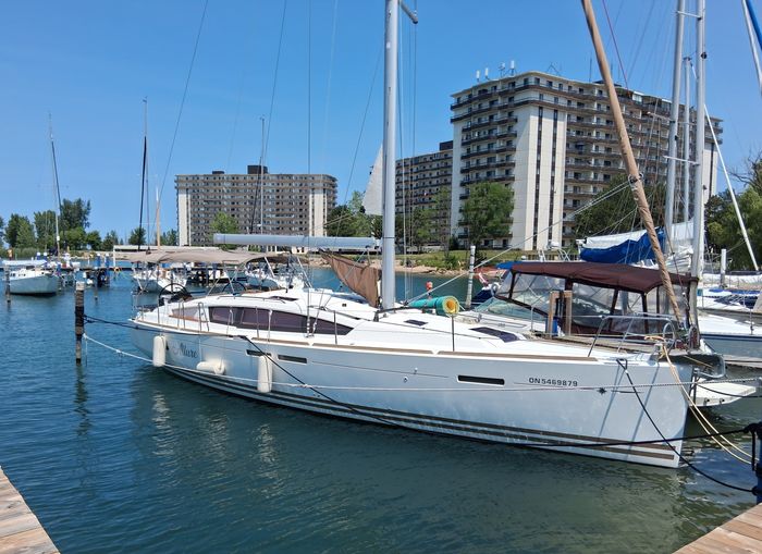 2017 Jeanneau 44 DS Photo 1 of 44