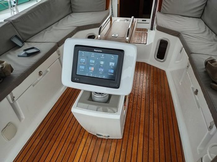 2017 Jeanneau 44 DS Photo 8 of 44