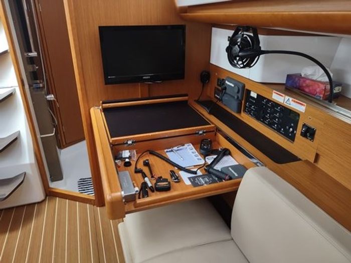 2017 Jeanneau 44 DS Photo 22 of 44