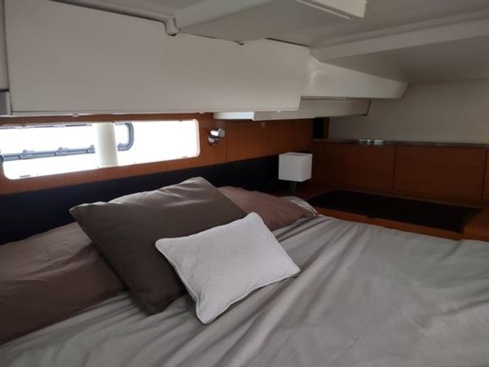 2017 Jeanneau 44 DS Photo 20 of 44