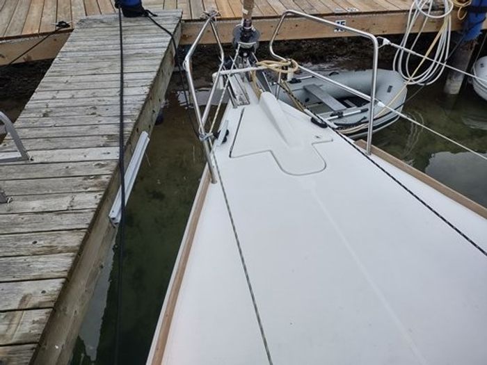 2017 Jeanneau 44 DS Photo 10 of 44