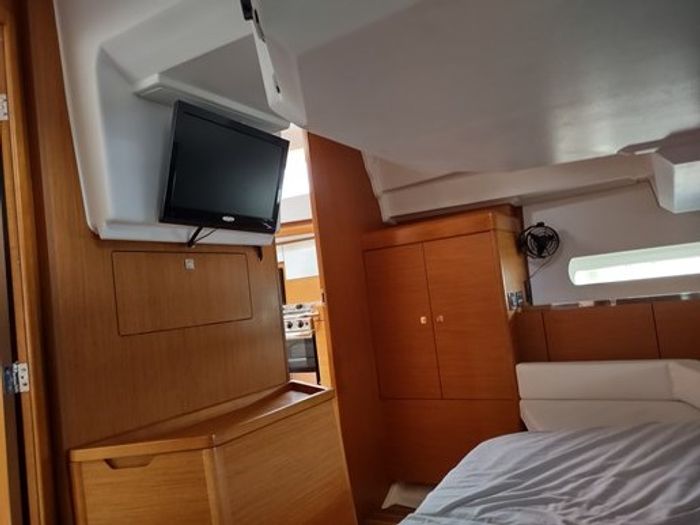 2017 Jeanneau 44 DS Photo 37 of 44