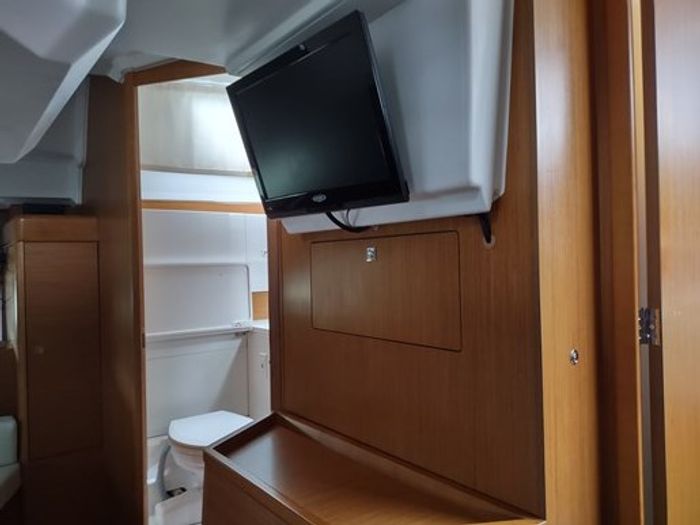 2017 Jeanneau 44 DS Photo 26 of 44