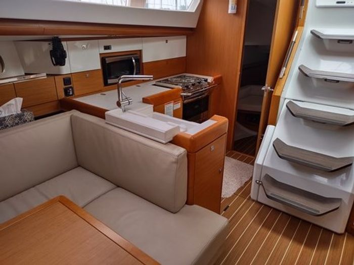 2017 Jeanneau 44 DS Photo 24 of 44