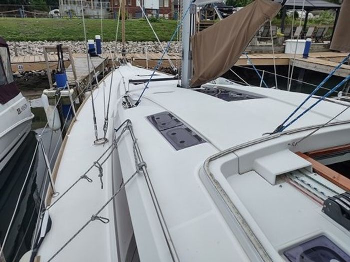 2017 Jeanneau 44 DS Photo 6 of 44