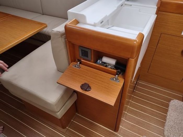 2017 Jeanneau 44 DS Photo 31 of 44