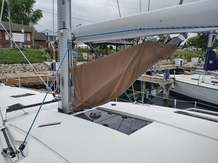 2017 Jeanneau 44 DS Photo 7 of 44