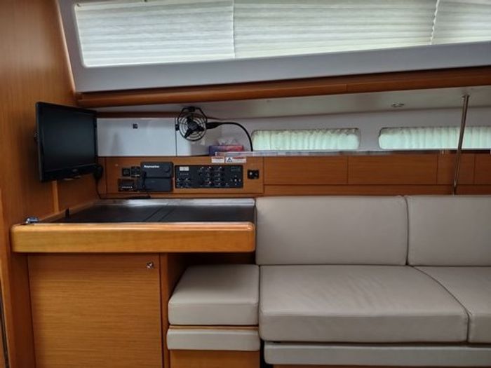 2017 Jeanneau 44 DS Photo 30 of 44