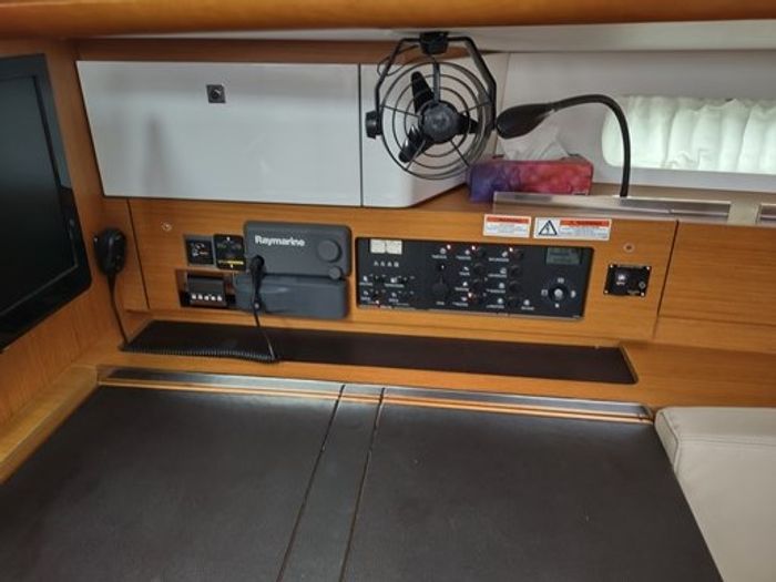 2017 Jeanneau 44 DS Photo 25 of 44