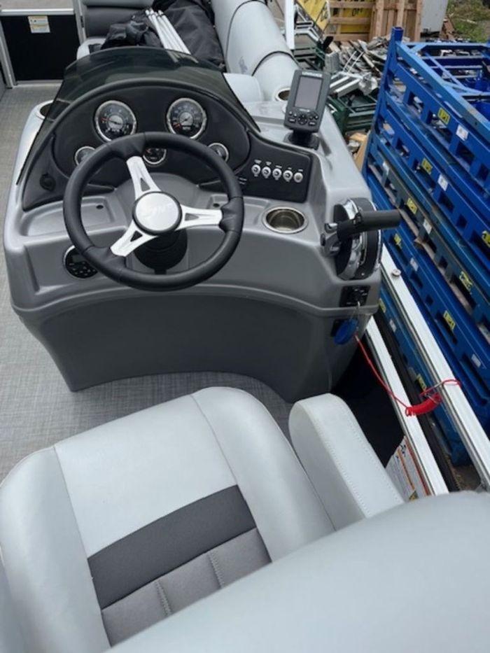 2017 Lowe SS210 Photo 7 of 10