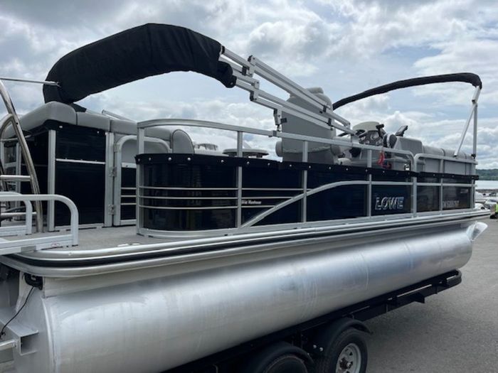 2017 Lowe SS210 Photo 5 of 10