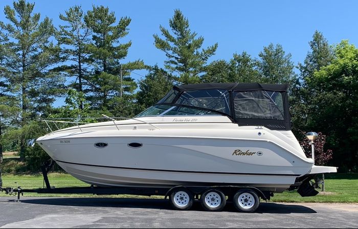 2001 Rinker Fiesta Vee 270 Photo 2 of 25