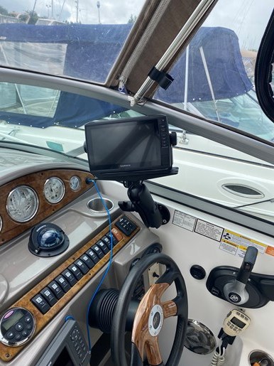 2011 Rinker 280 Express Cruiser Photo 4 of 24