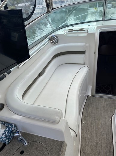 2011 Rinker 280 Express Cruiser Photo 7 of 24