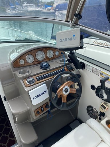 2011 Rinker 280 Express Cruiser Photo 5 of 24