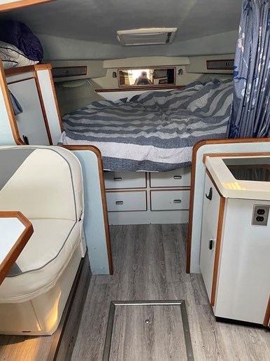 1989 Sea Ray 340 Express Photo 22 of 25