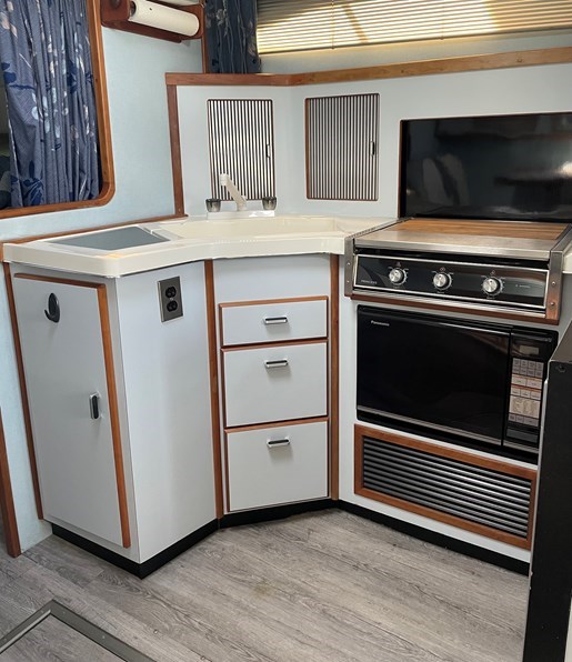 1989 Sea Ray 340 Express Photo 23 of 25