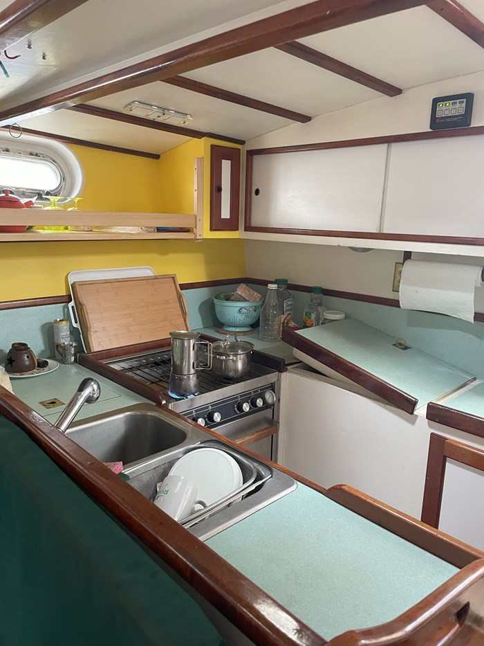 1994 Ted Brewer Alaska 43 Pilothouse Photo 3 of 36