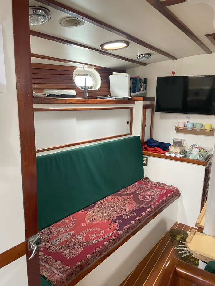 1994 Ted Brewer Alaska 43 Pilothouse Photo 6 of 36