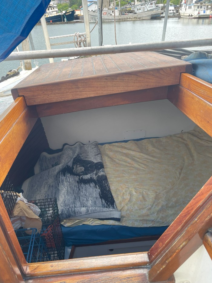 1994 Ted Brewer Alaska 43 Pilothouse Photo 12 of 36