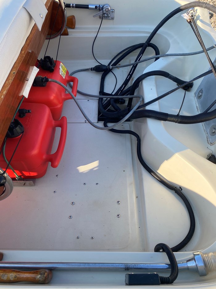 1987 Boston Whaler Montauk Photo 10 of 12