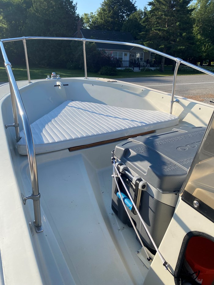 1987 Boston Whaler Montauk Photo 7 of 12