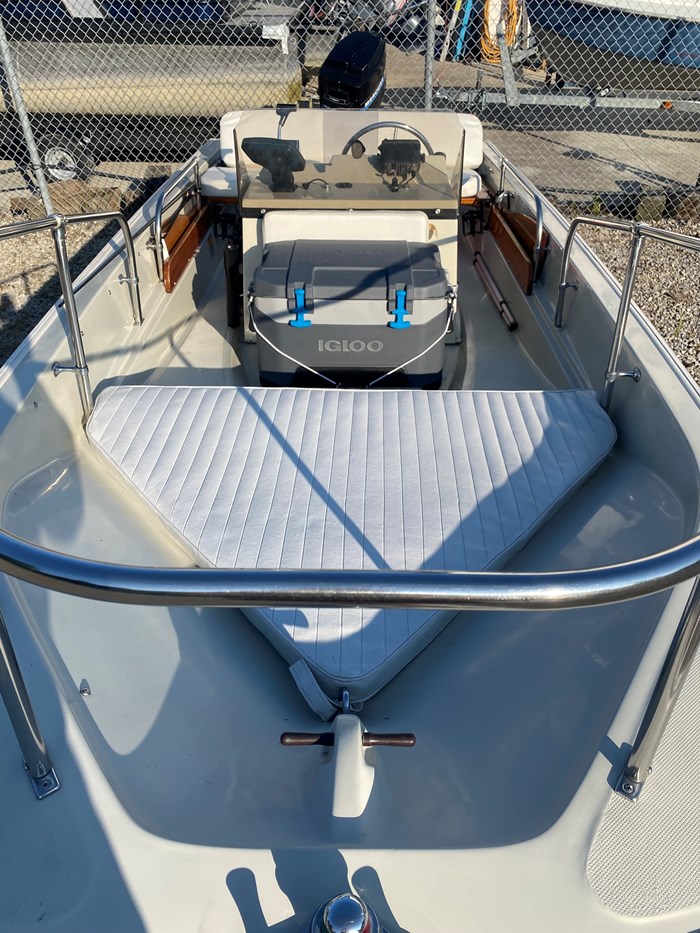 1987 Boston Whaler Montauk Photo 4 of 12