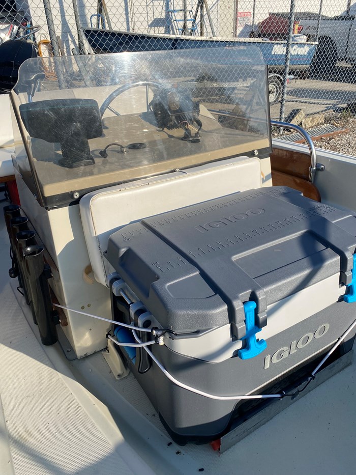1987 Boston Whaler Montauk Photo 8 of 12