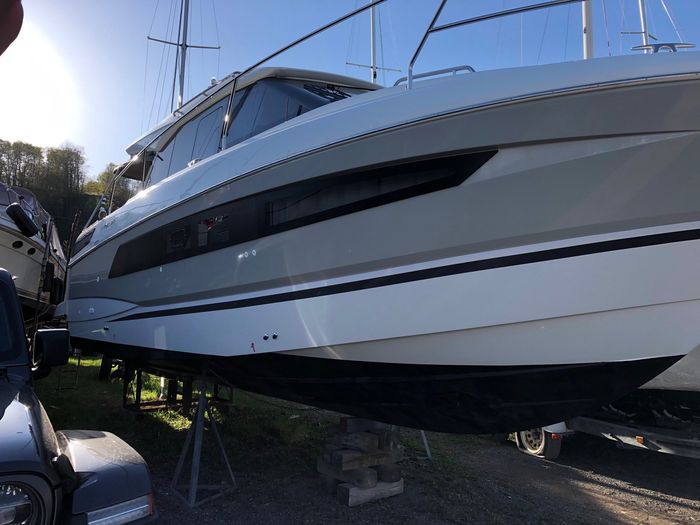 2019 Jeanneau NC 33 Photo 9 of 30
