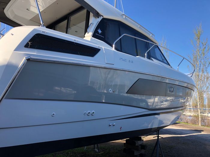 2019 Jeanneau NC 33 Photo 11 of 30