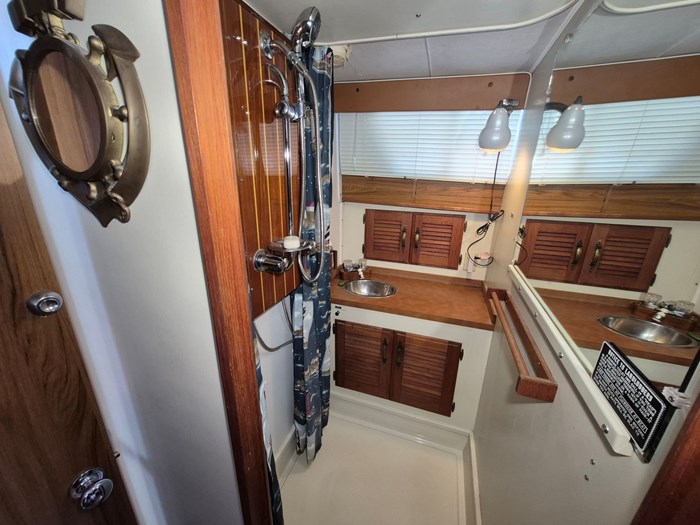 1977 Tollycraft 34 Tri Cabin Photo 30 of 50