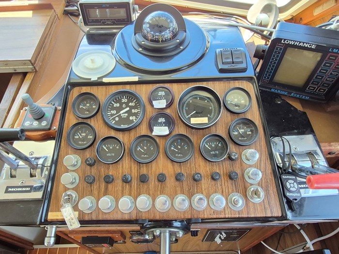 1977 Tollycraft 34 Tri Cabin Photo 18 of 50