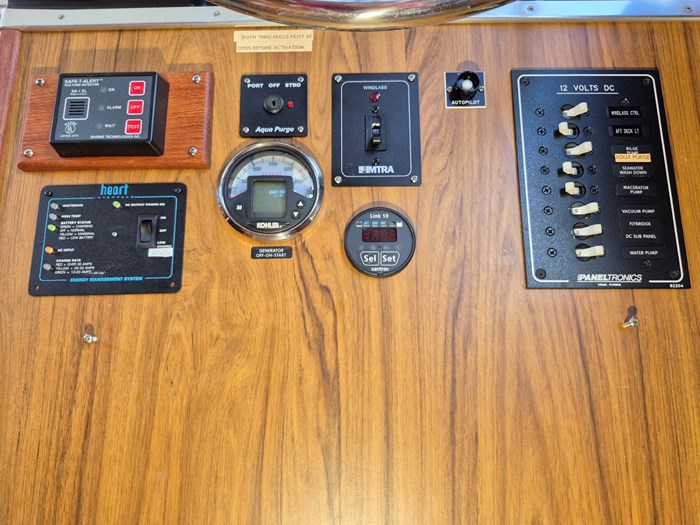 1977 Tollycraft 34 Tri Cabin Photo 20 of 50