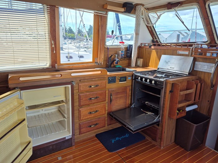1977 Tollycraft 34 Tri Cabin Photo 15 of 50