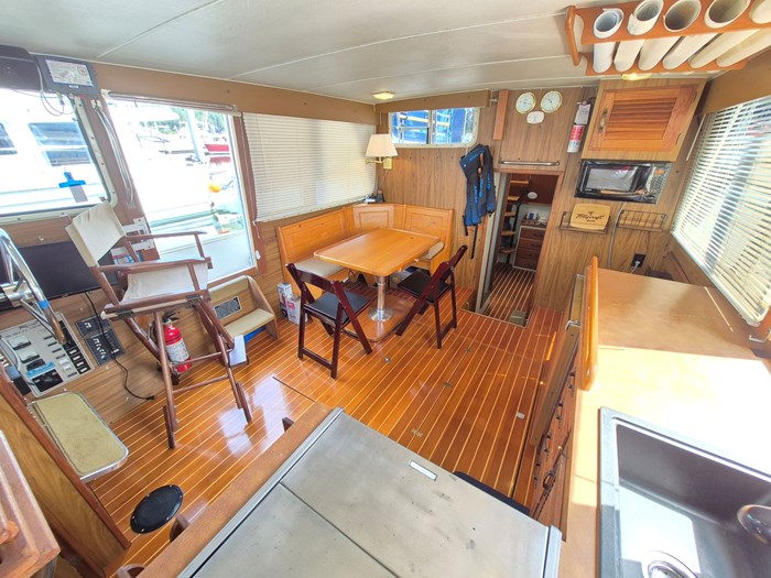 1977 Tollycraft 34 Tri Cabin Photo 16 of 50