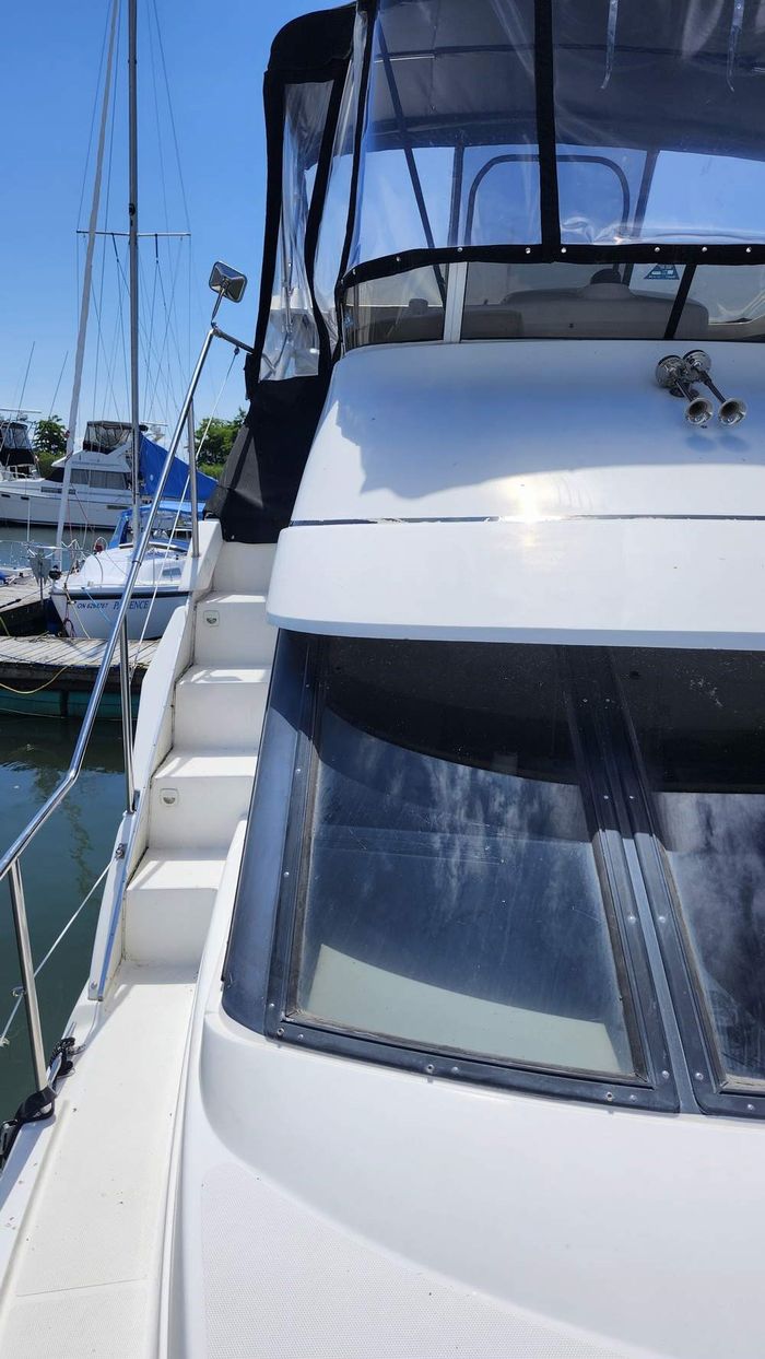 1998 Silverton 322 Aft Photo 5 of 42