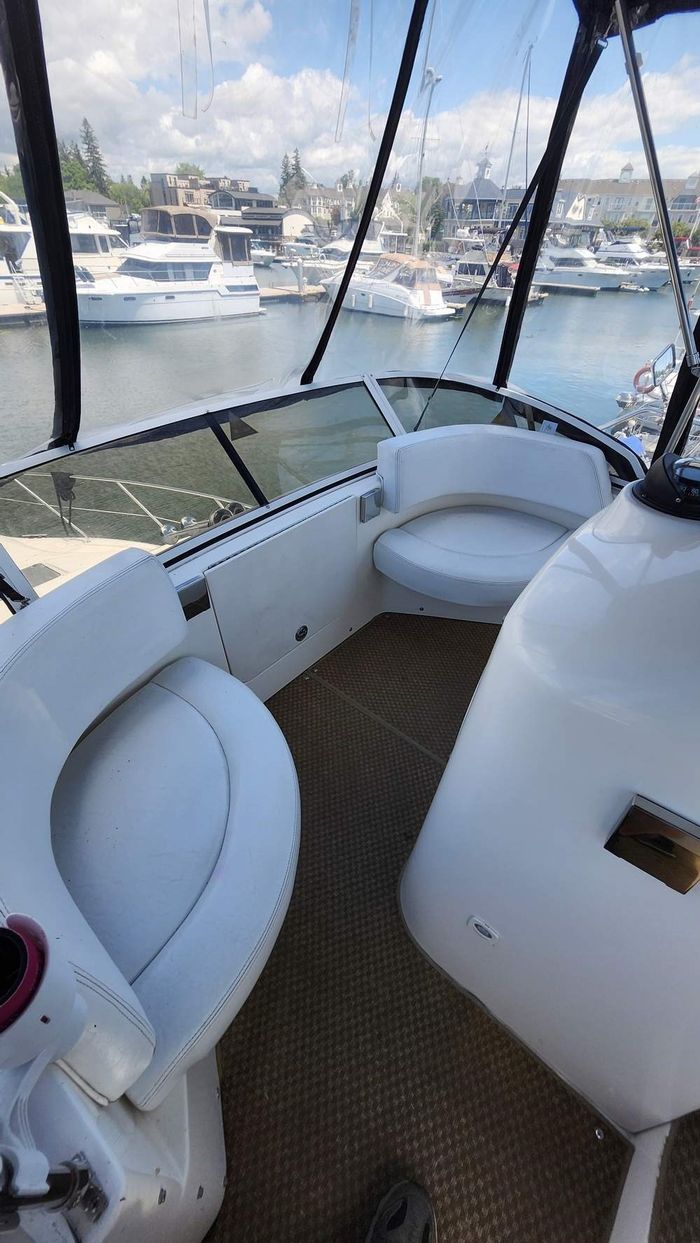 1998 Silverton 322 Aft Photo 8 of 42